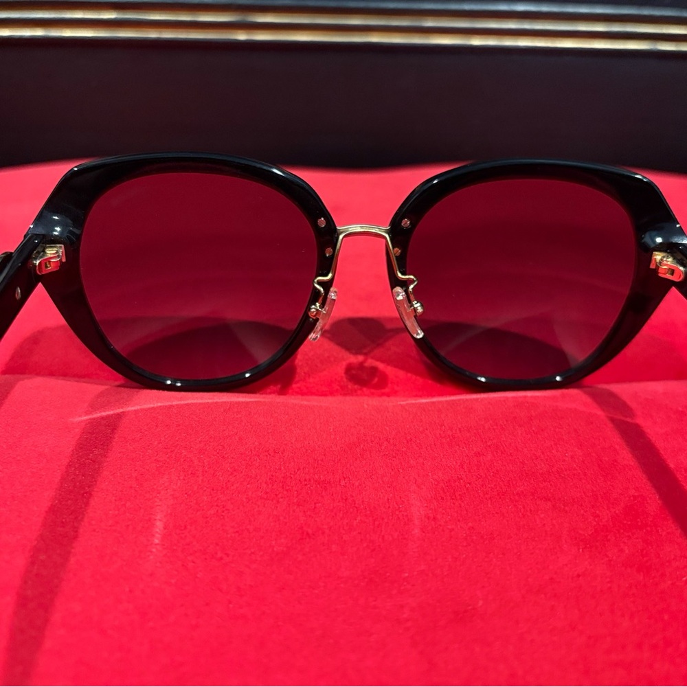 Coach Black Sunglasses - Picture 4 of 5